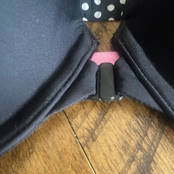 Victoria's Secret Black Bra with Pink & Polka Dot Trim - Picture 4 of 4